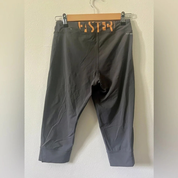 Reebok Playdry Capri Logo Workout Leggings - Small - Picture 3 of 4